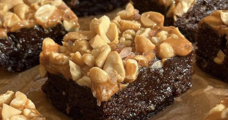 Snickers brownies utan ugn – Glutenfria, veganska och utan tillsatt socker