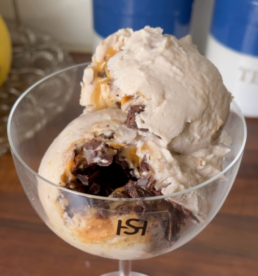 Vegansk snickersglass på 4 ingredienser utan socker